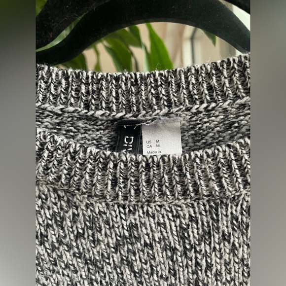 H&M Women’s Gray Knit Sweater - Picture 4 of 4